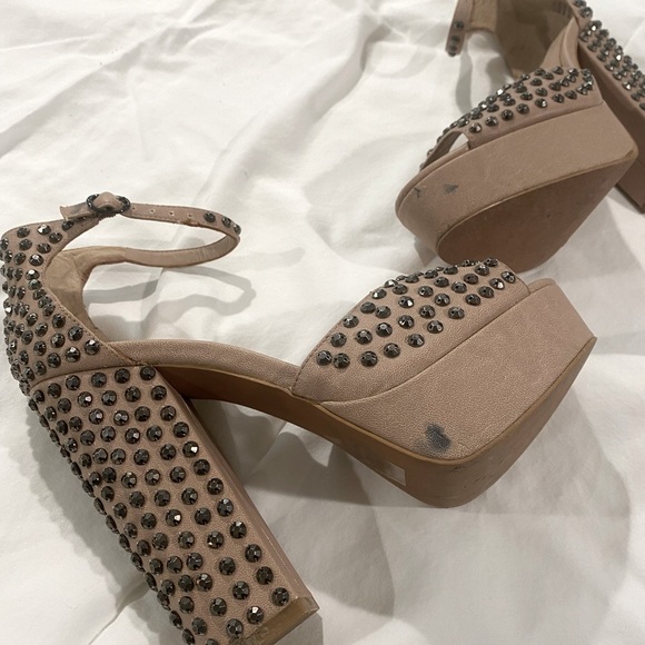 Wild Pair Studded Platform Open Tow Pumps! - Picture 10 of 12